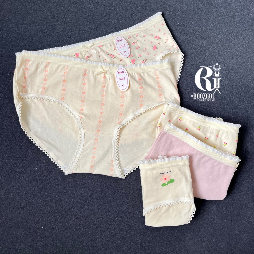 شورت تمام نخ کرم گل گلی چین دار